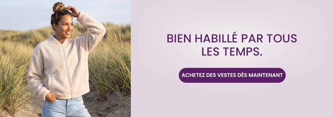 Bien habillé par tous les temps – Personne souriante en veste claire dans les dunes, bouton Achetez des vestes dès maintenant