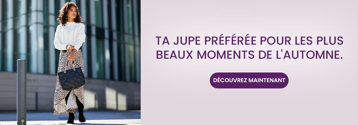 Ta jupe préférée pour les plus beaux moments de l’automne – Personne en jupe longue imprimée et pull clair en ville