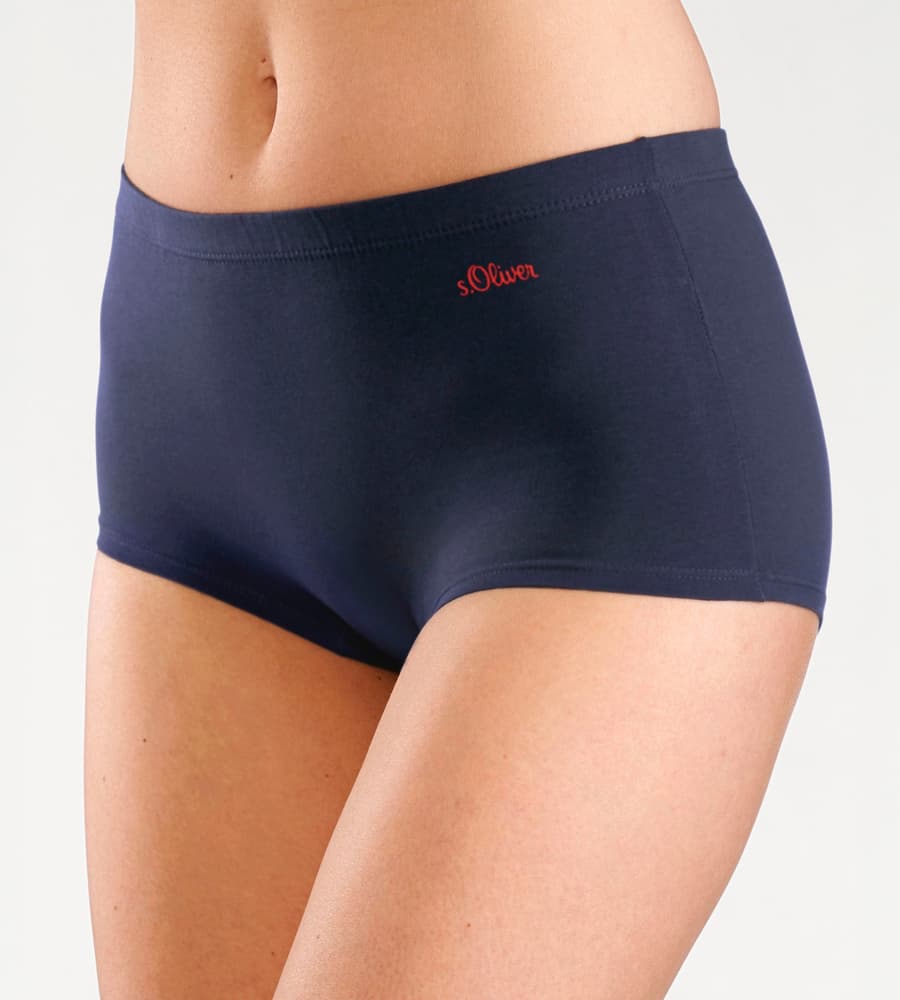 Culotte shorty bleu marine s.Oliver portée par une personne, vue de face jusqu’à la taille