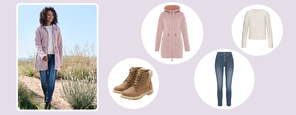 Frau in rosafarbenem Mantel, weißem Shirt, blauer Jeans und braunen Stiefeln steht auf einem Feldweg. Mantel, Stiefel, Shirt und Jeans im Bild rechts.