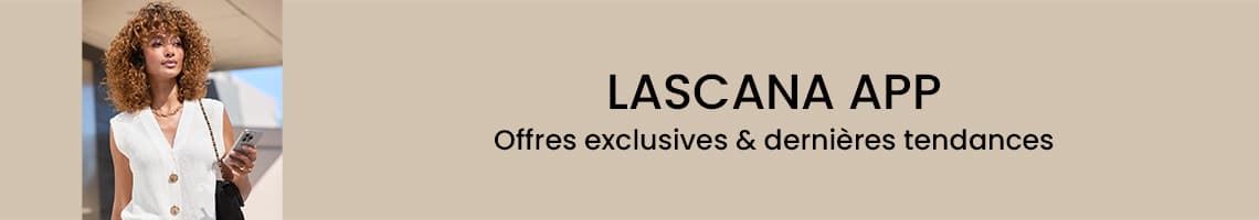 LASCANA APP – Offres exclusives et dernières tendances, personne debout tenant un smartphone en extérieur