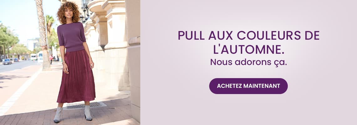 Pull aux couleurs de l’automne – Personne portant pull et jupe prune en ville, bouton « Achetez maintenant »