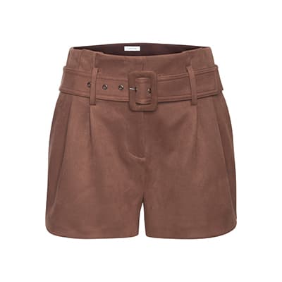 Braune High-Waist-Shorts mit breitem Gürtel und großer Schnalle, vorn mit Falten und weitem Bein