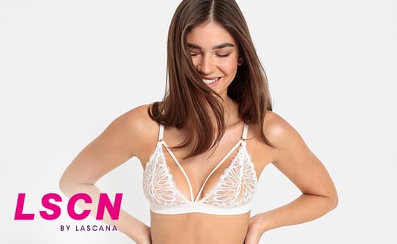 LSCN by Lascana – Femme en soutien-gorge triangle blanc à motif ajouré, regard vers le bas, fond clair